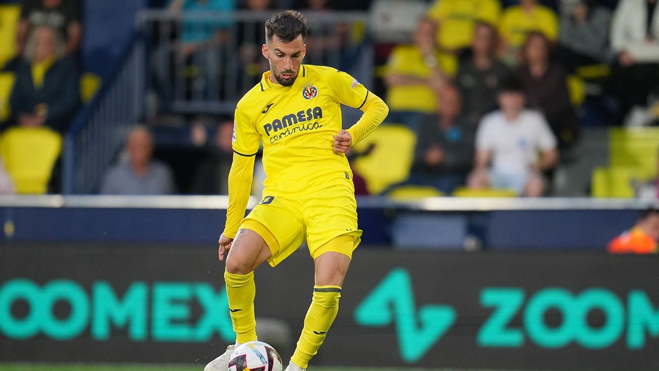 Álex Baena durante un partido con el Villarreal