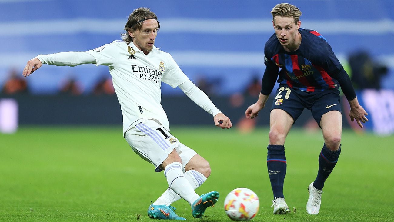 Luka Modric y Frenkie de Jong en un Clásico
