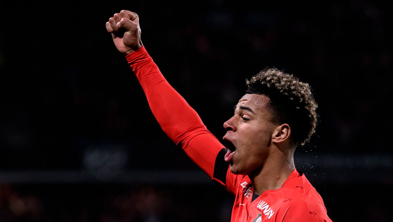 Desire Doue celebrando un gol con el Rennes