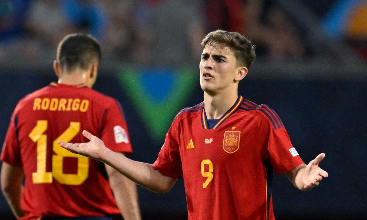 Gavi durante un partido de España