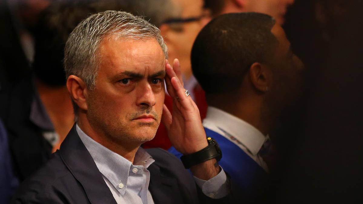 José Mourinho, witnessing a fight of boxing in London