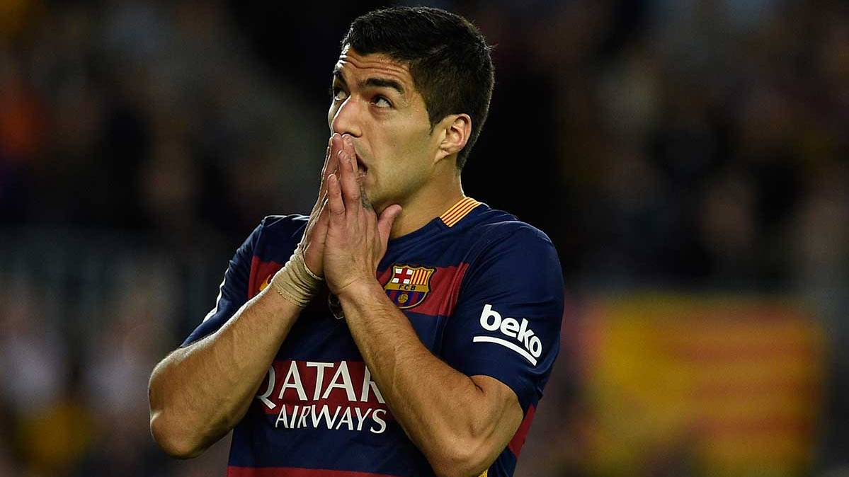 Luis Suárez lamentando su mala suerte en el FC Barcelona-Valencia CF