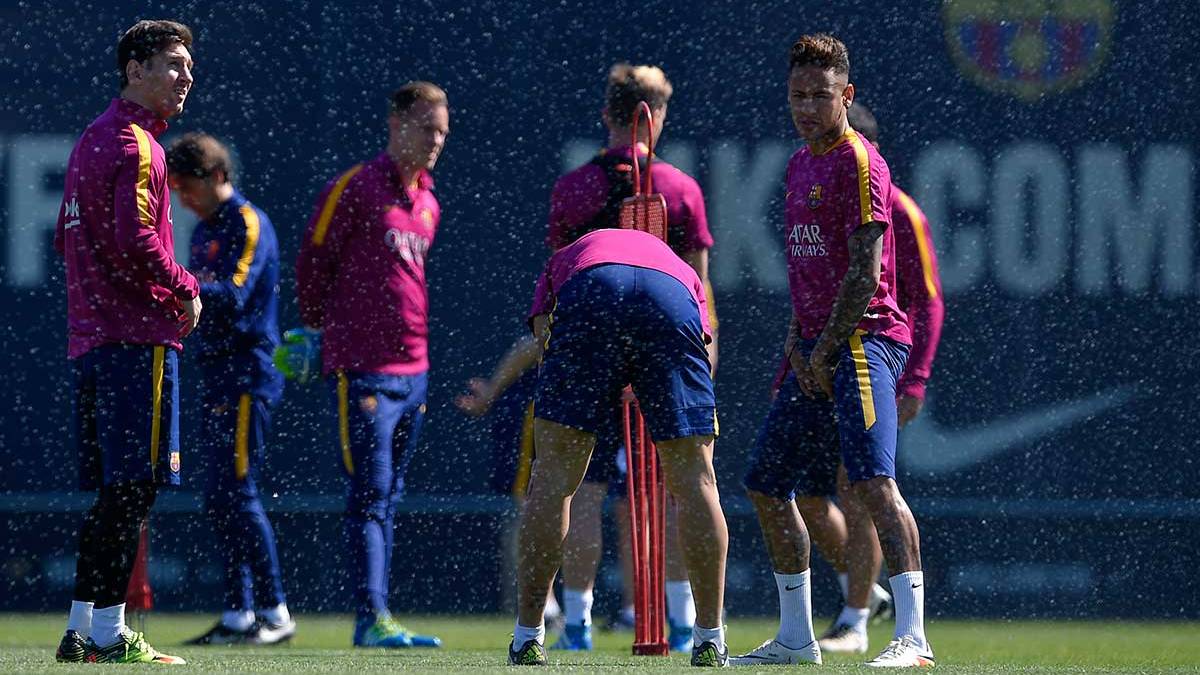 The players of the FC Barceloa in a training of the team
