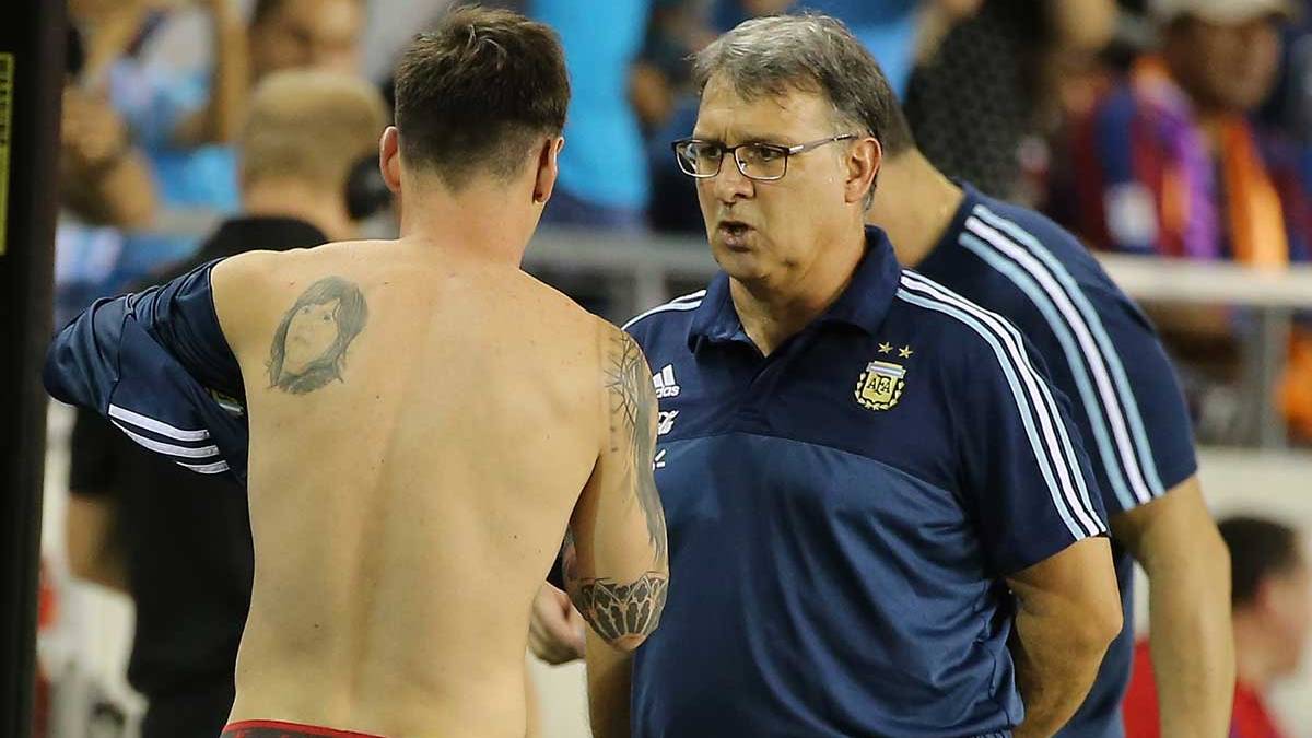 The seleccionador of Argentina, Gerardo Martino, beside Leo Messi