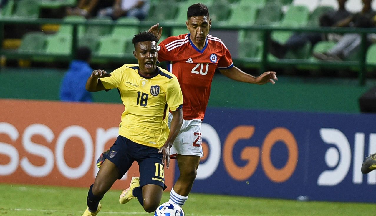 Óscar Zambrano durante un partido con Ecuador Sub-20