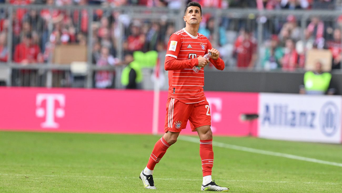 Joao Cancelo en un partido con el Bayern Múnich