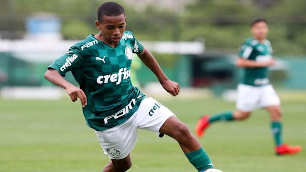 Estevao Willian en un partido con las inferiores del Palmeiras
