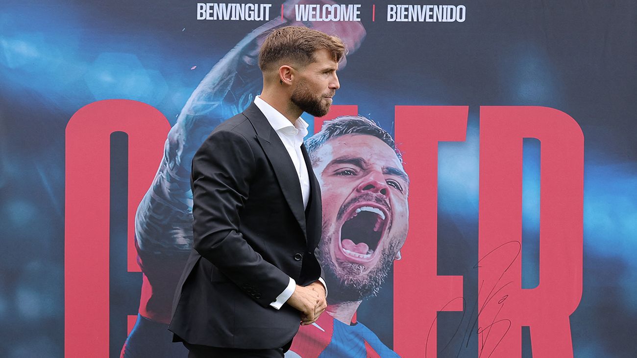 Iñigo Martinez en su presentación con el Barca