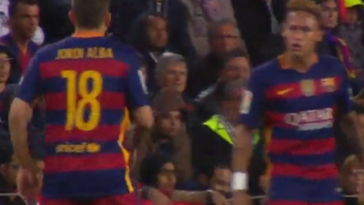 Neymar y Jordi Alba durante el partido ante el Valencia CF