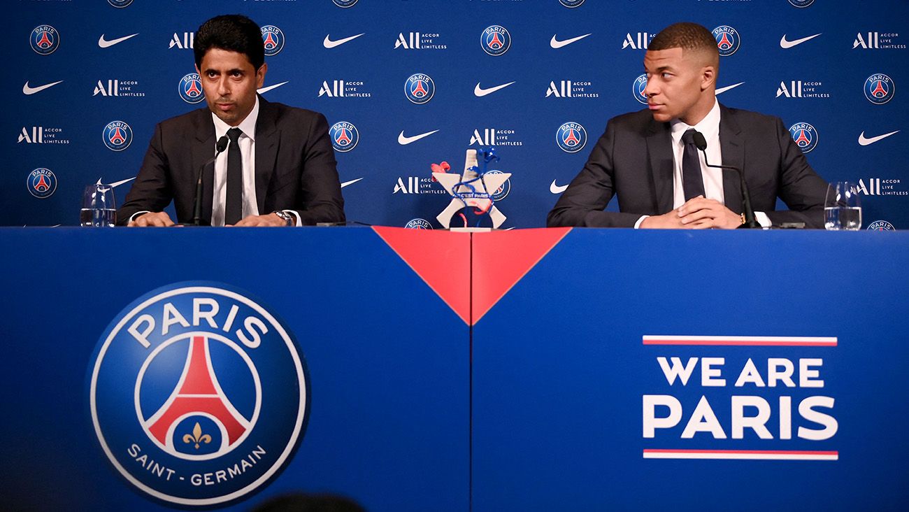 Nasser Al-Khelaïfi y Kylian Mbappé durante la renovación del '7'