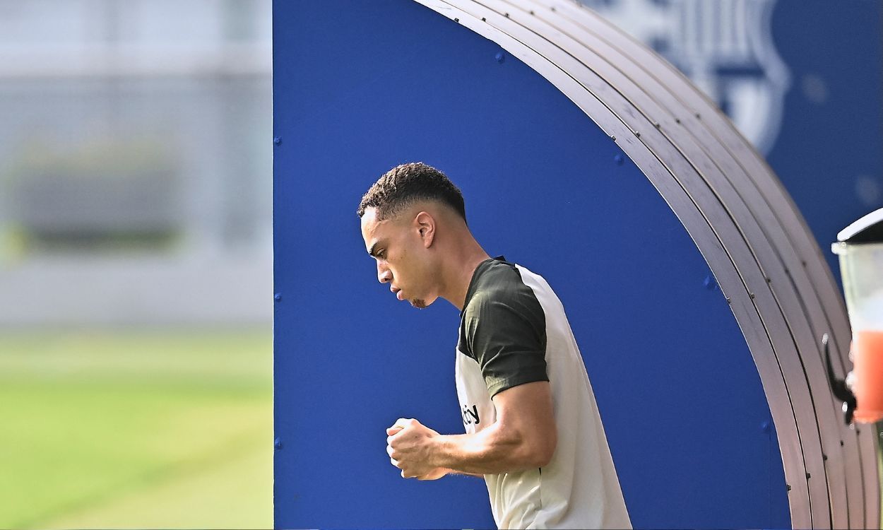 Sergiño Det en un entrenamiento del FC Barcelona
