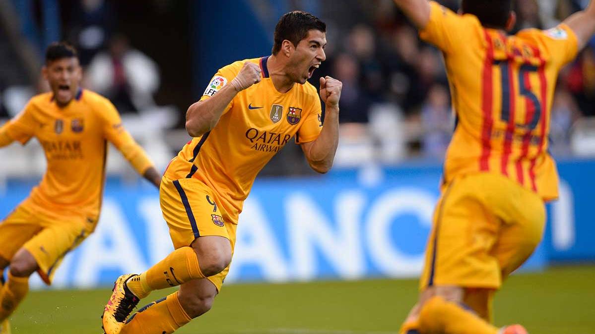 Luis Suárez celebrates the first goal of the FC Barcelona in front of the Sportive