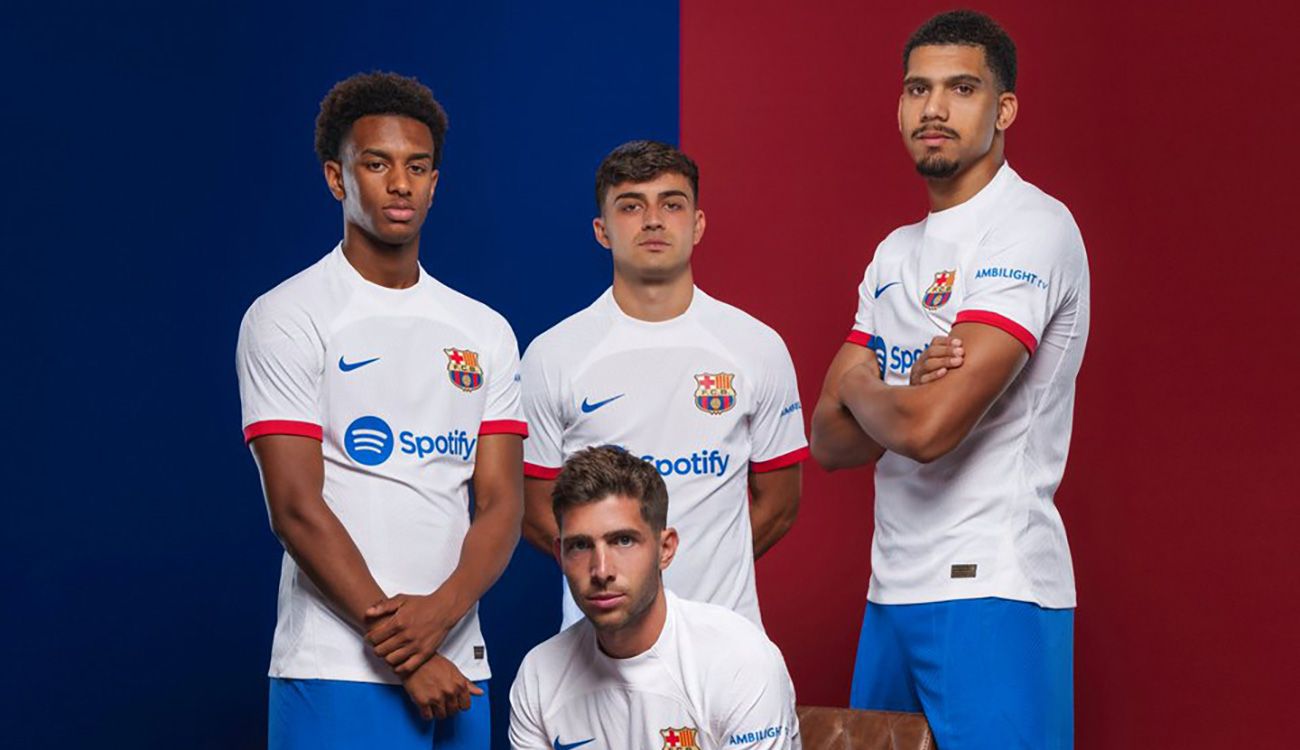 Barça with their 2023/24 third shirt