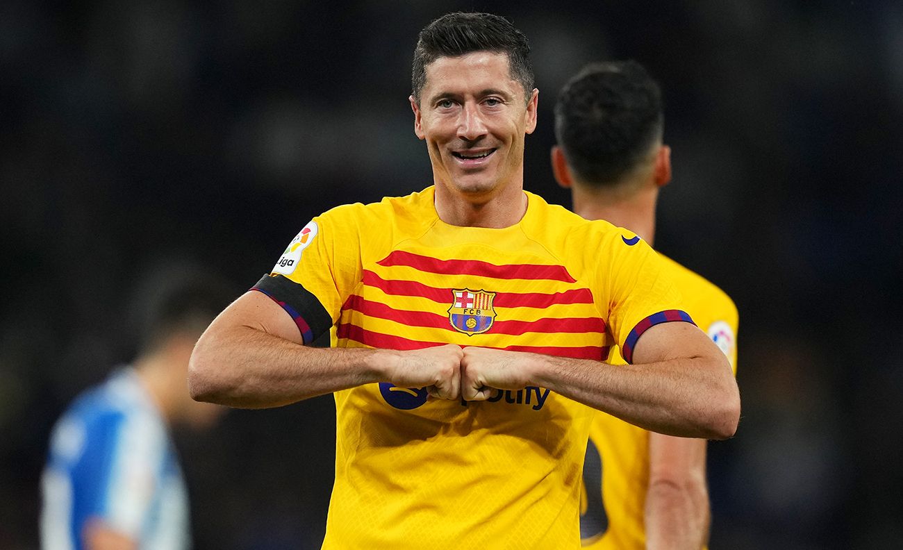 Robert Lewandowski celebrando un gol con el Barça