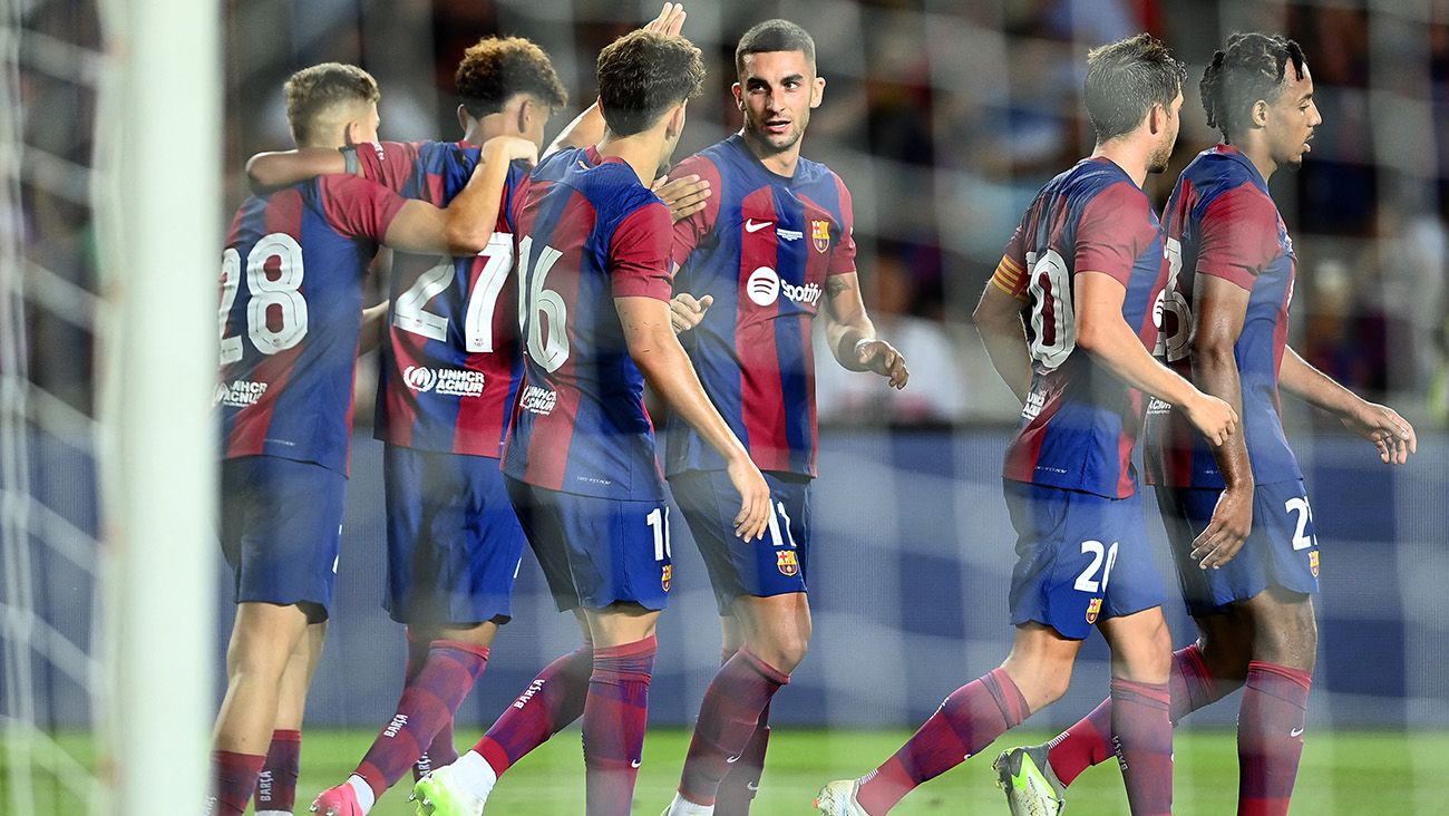 Ferran Torres festeja junto a sus compañeros su gol ante el Tottenham en el Gamper