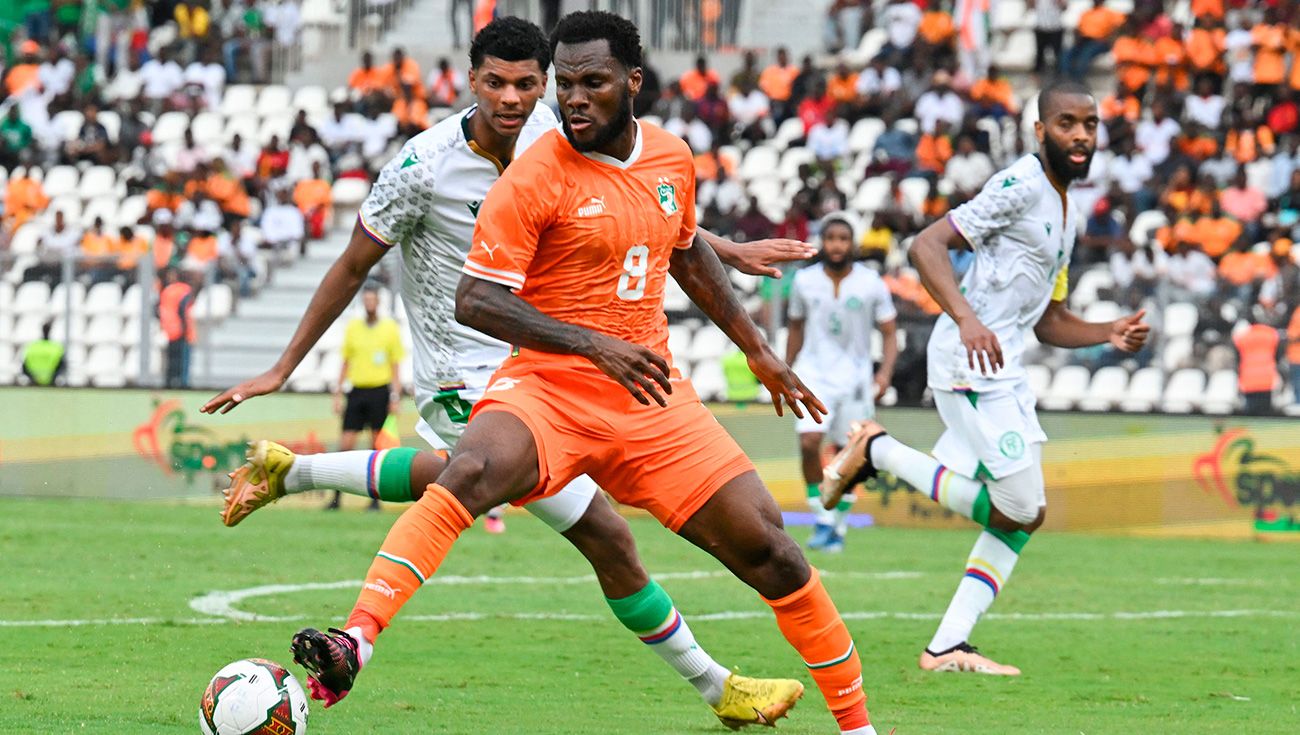 Franck Kessié durante un partido con Costa de Marfil