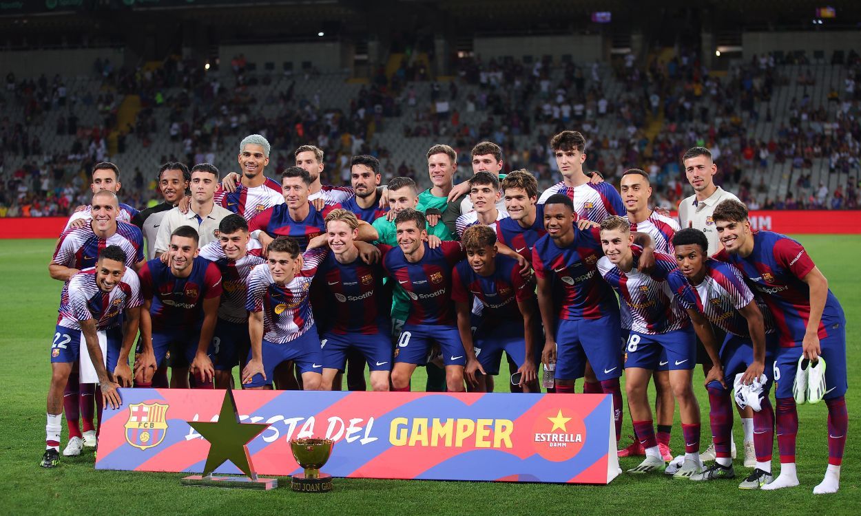 La plantilla del FC Barcelona tras el Trofeo Joan Gamper