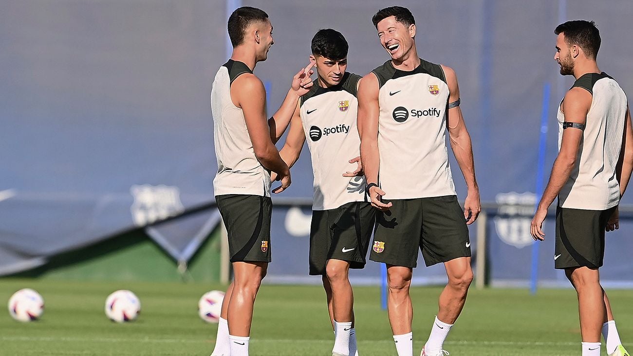 Pedri, Ferran, Lewandowski y Eric García en el entrenamiento del Barça