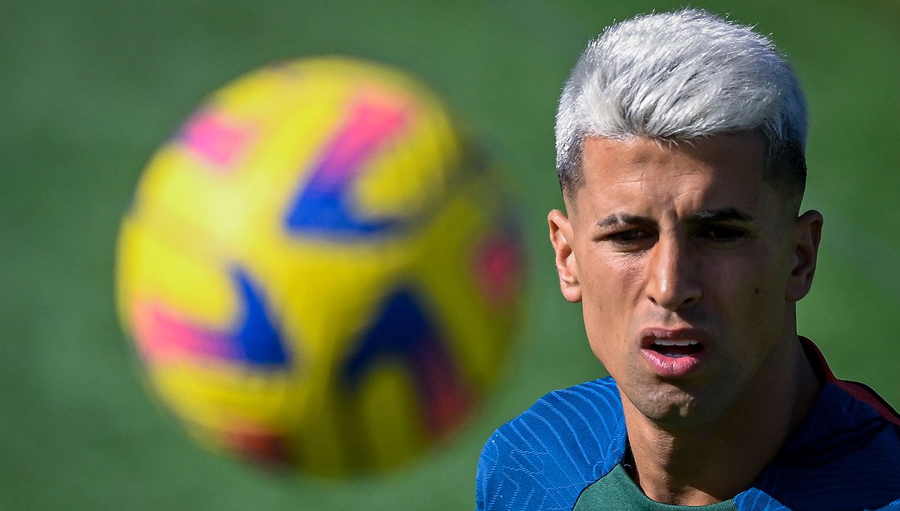 Joao Cancelo durante un entrenamiento con Portugal