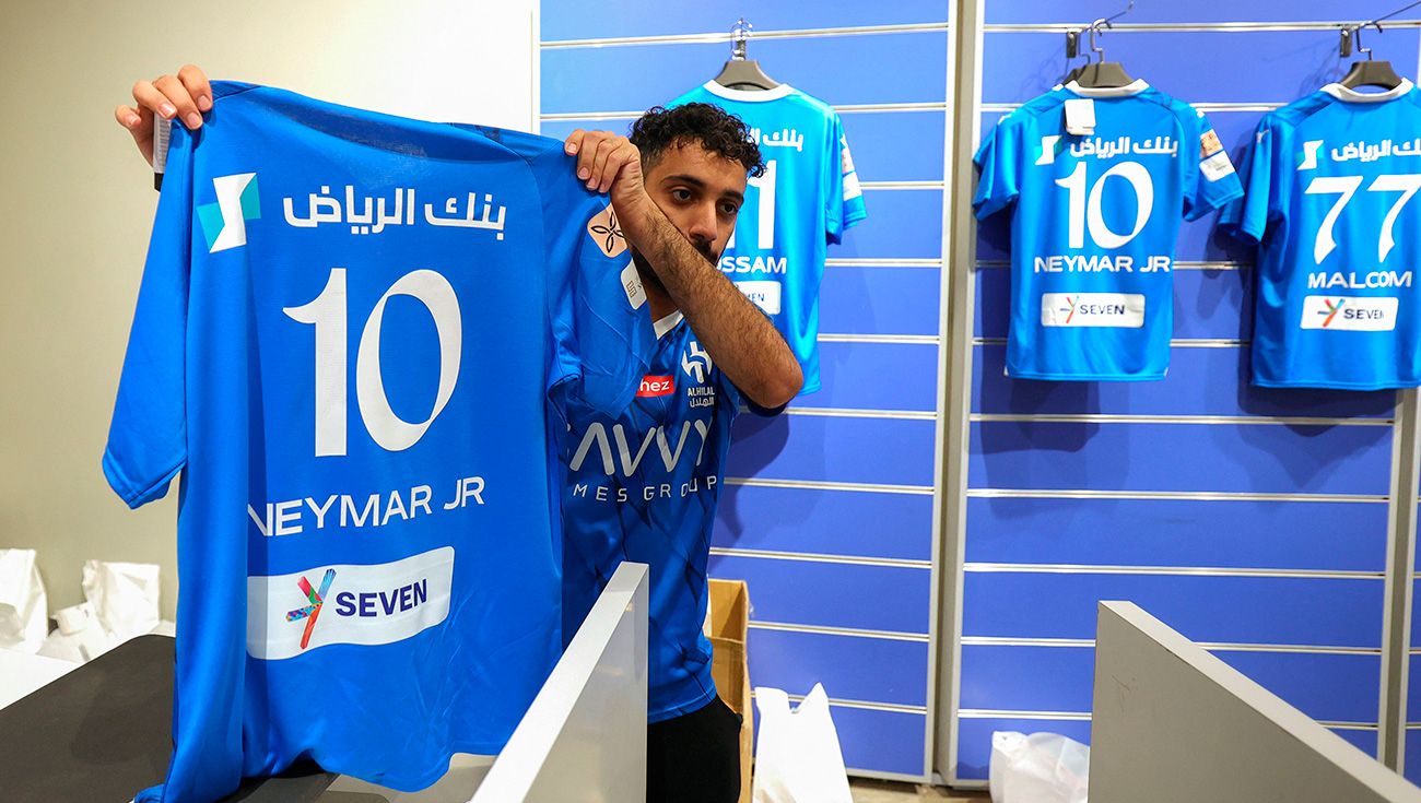 Camiseta de Neymar en la tienda oficial del Al-Hilal