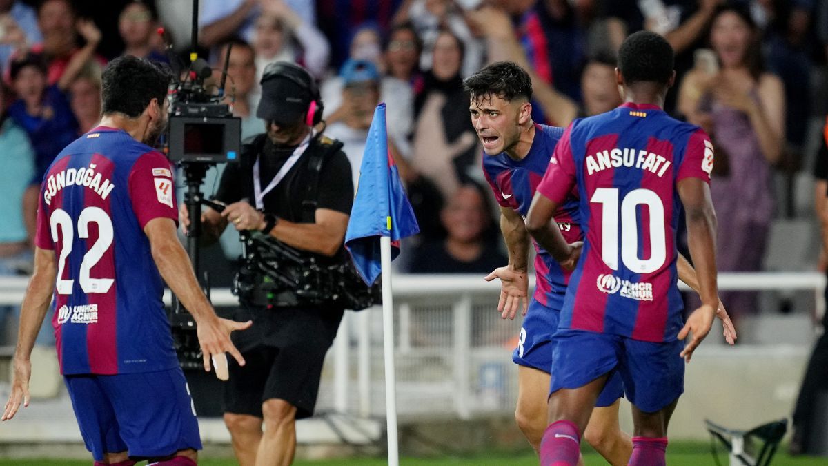 Pedri y Gündogan celebran el gol contra el Cádiz