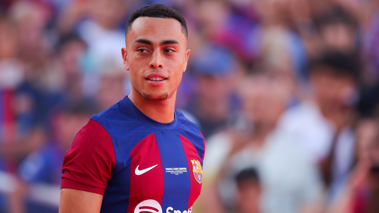 Sergiño Dest con el FC Barcelona