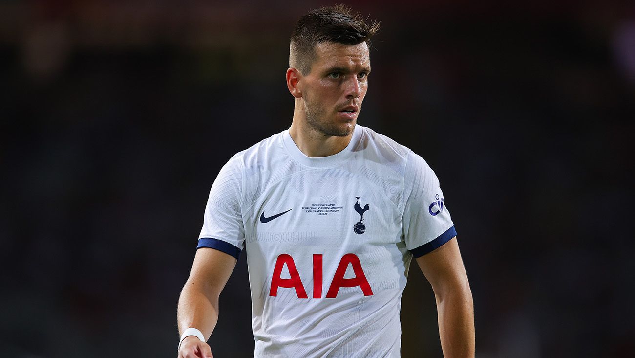 Giovani Lo Celso in a match with Tottenham