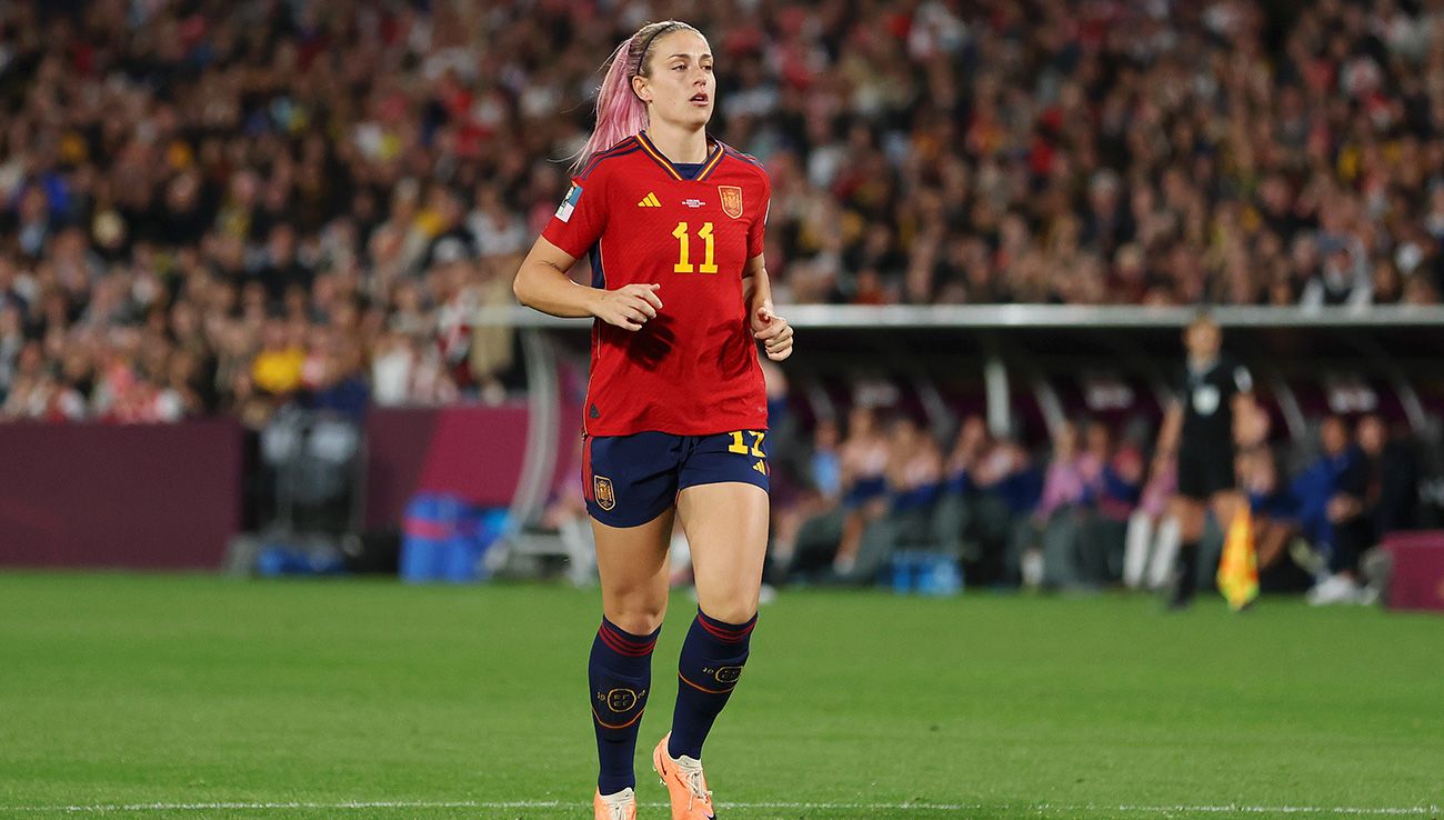 Alexia Putellas durante un partido con España