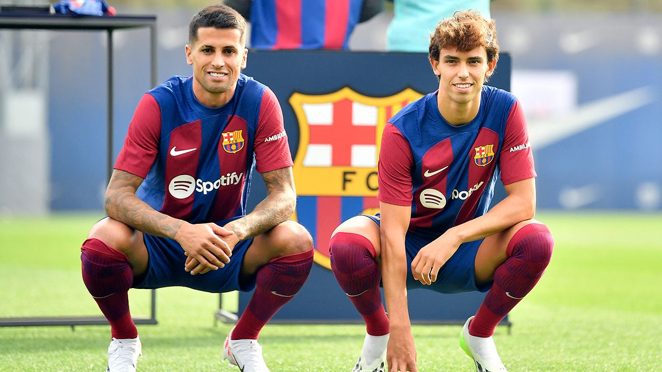 Joao Félix y Joao Cancelo en su presentación con el Barça