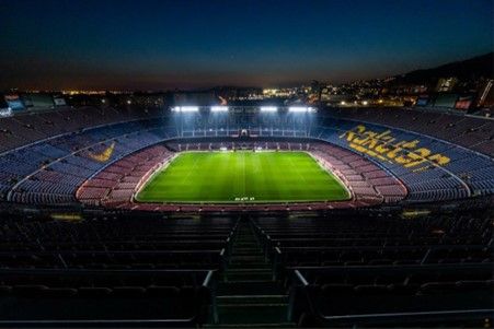 El Camp Nou iluminado de noche El Camp Nou iluminado de noche