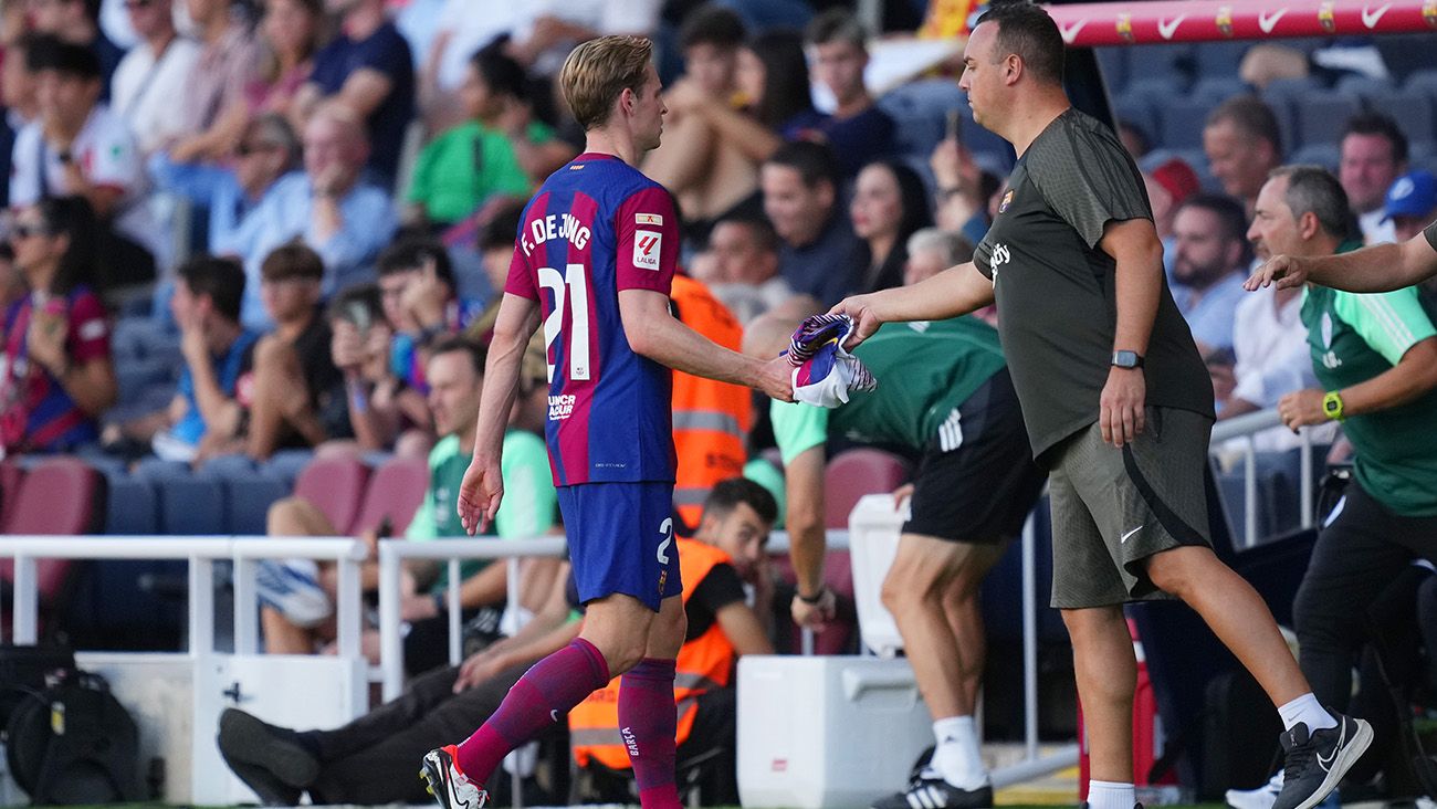 Frenkie de Jong se marcha lesionado durante el Barça-Celta