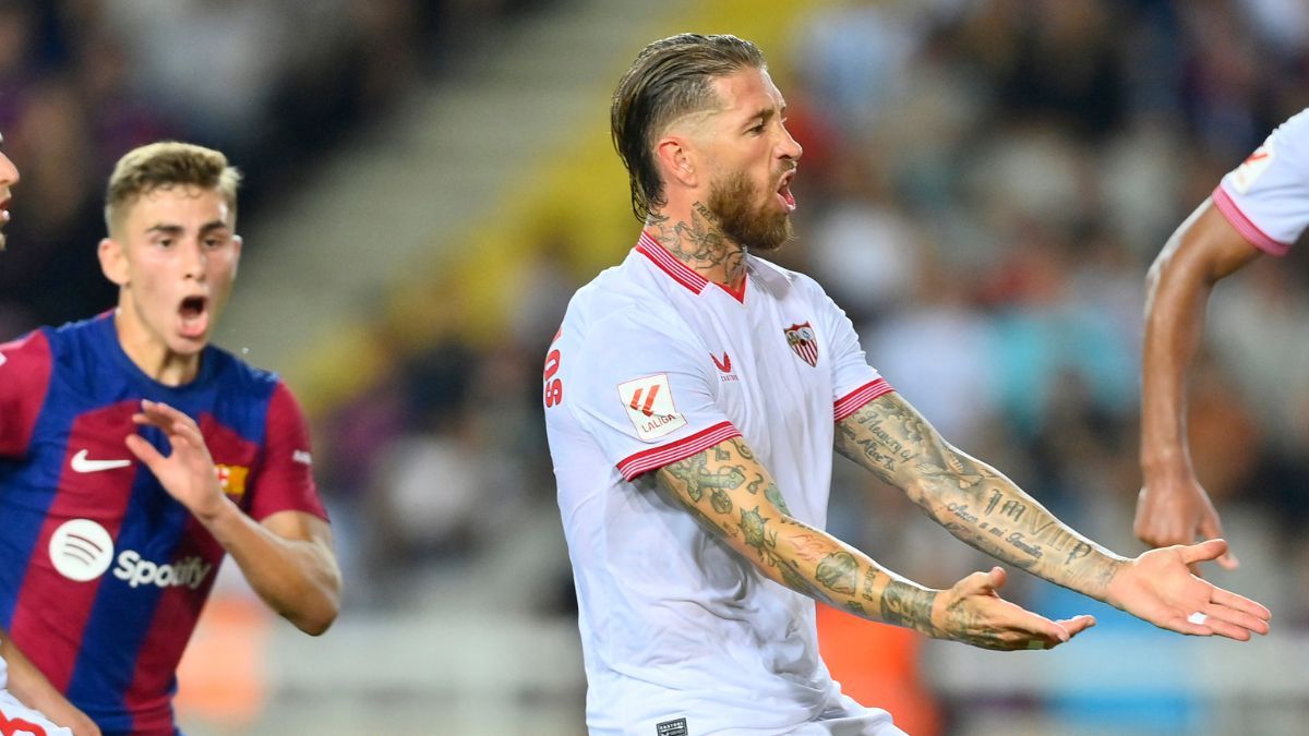 Sergio Ramos frente al Barça en Montjuïc