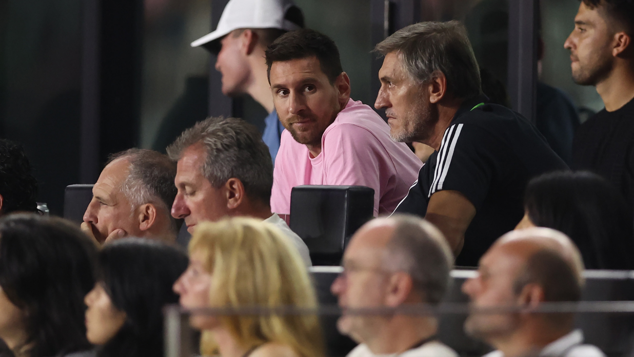 Leo Messi viendo el partido del Inter Miami desde la grada
