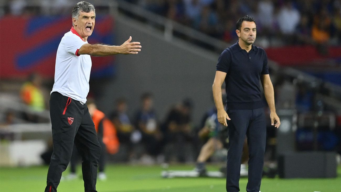 José Mendilibar and Xavi Hernández during Barça-Sevilla