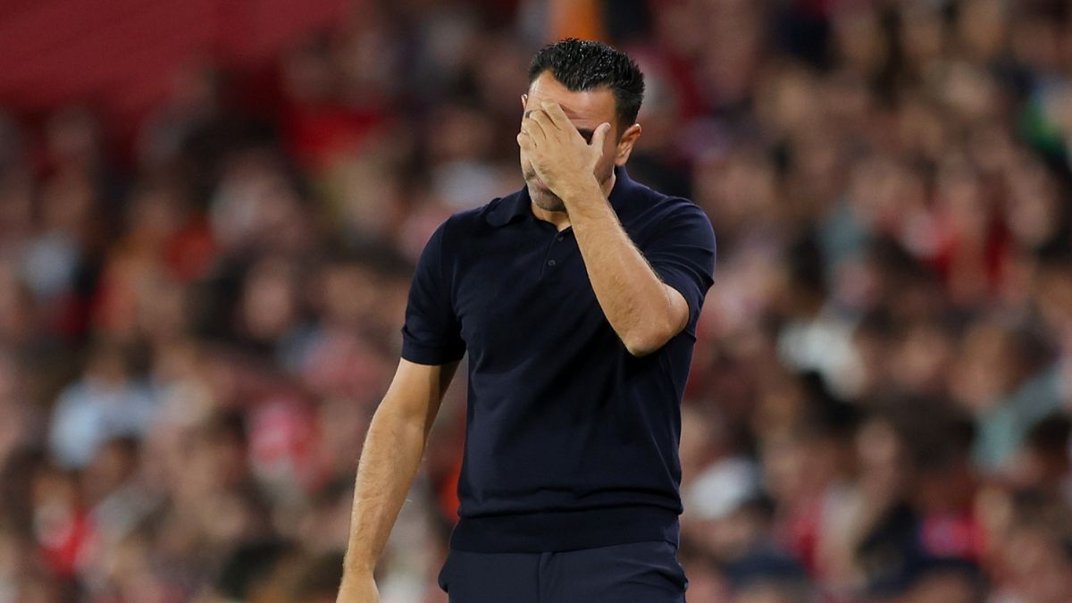 Xavi Hernández se lamenta en un partido del Barça