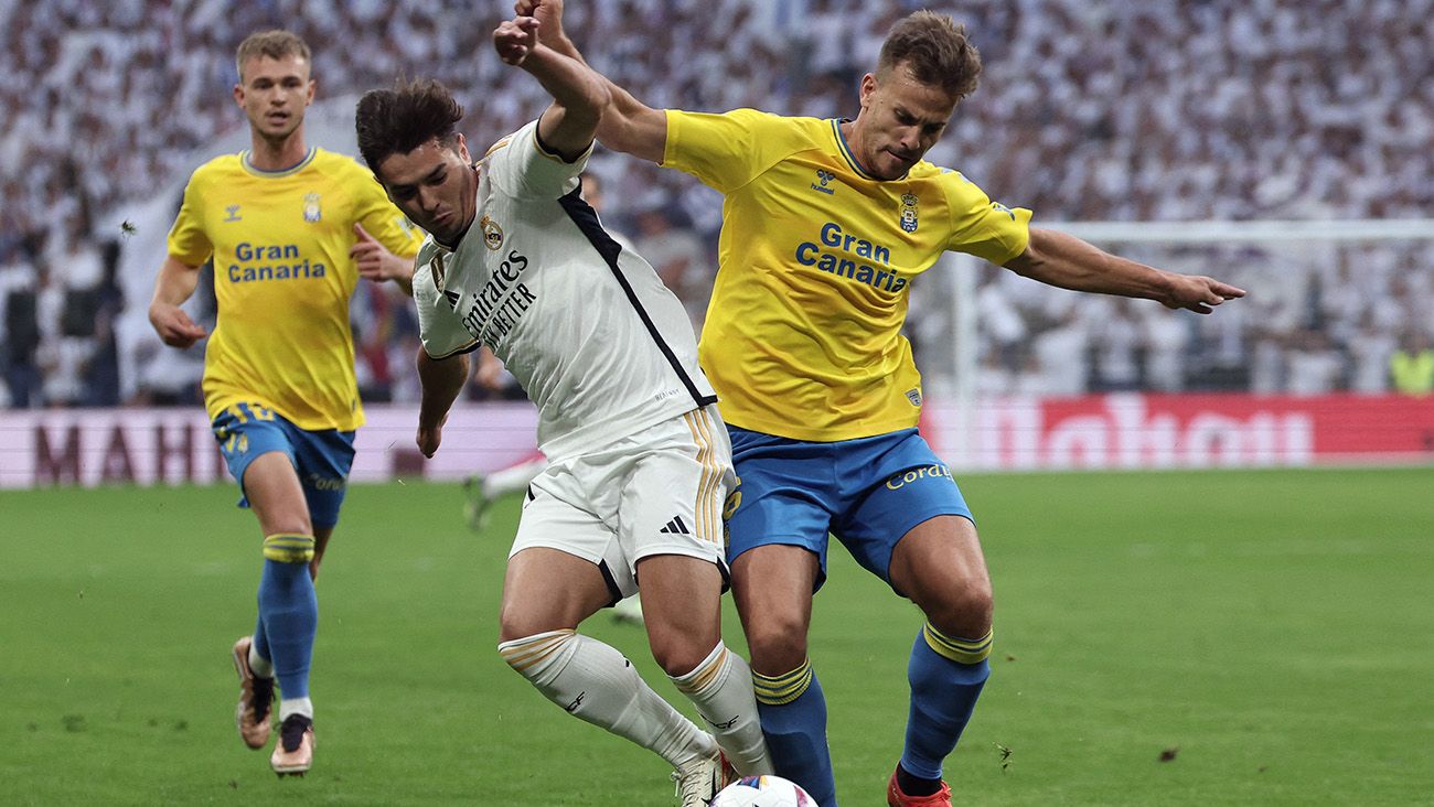 Brahim Díaz in a match with Real Madrid