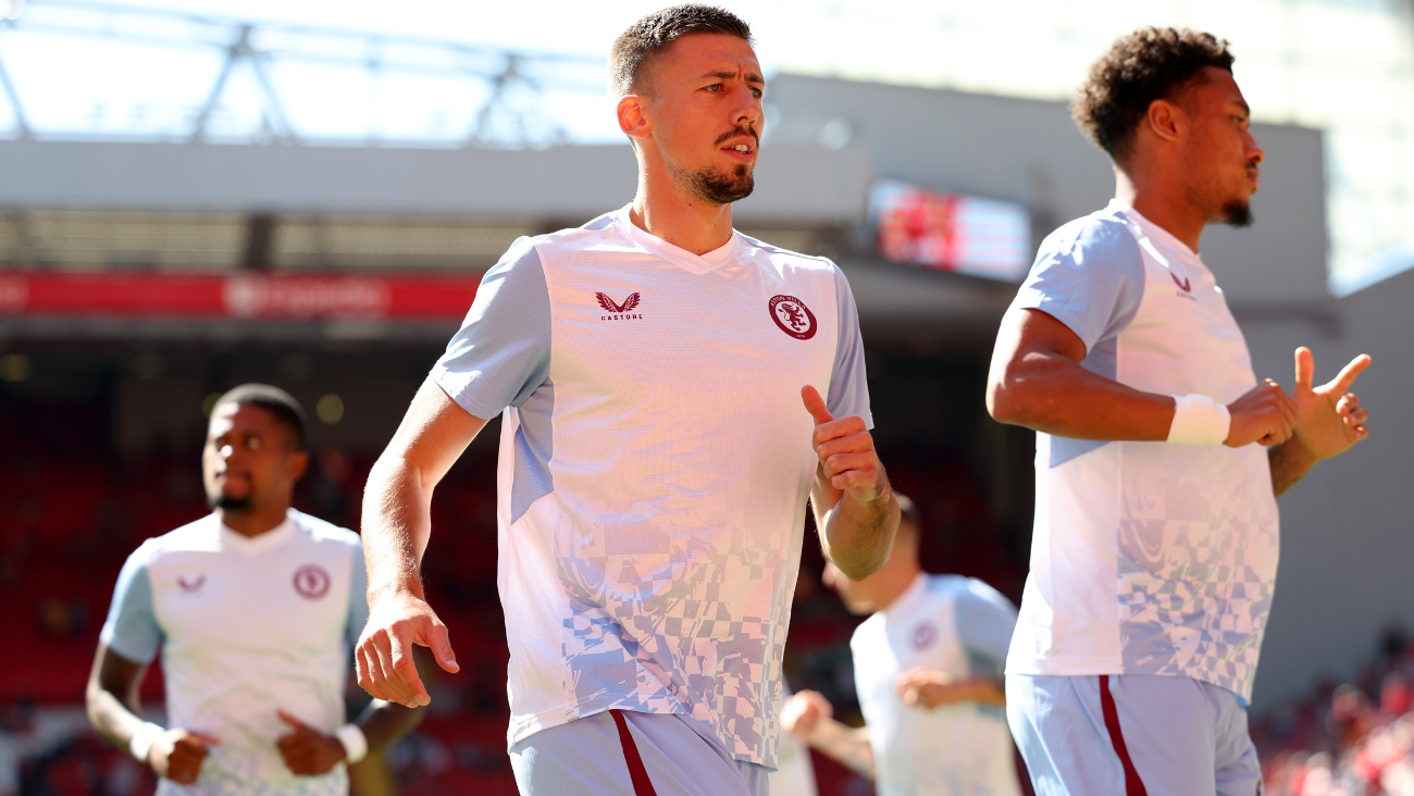 Clément Lenglet con el Aston Villa