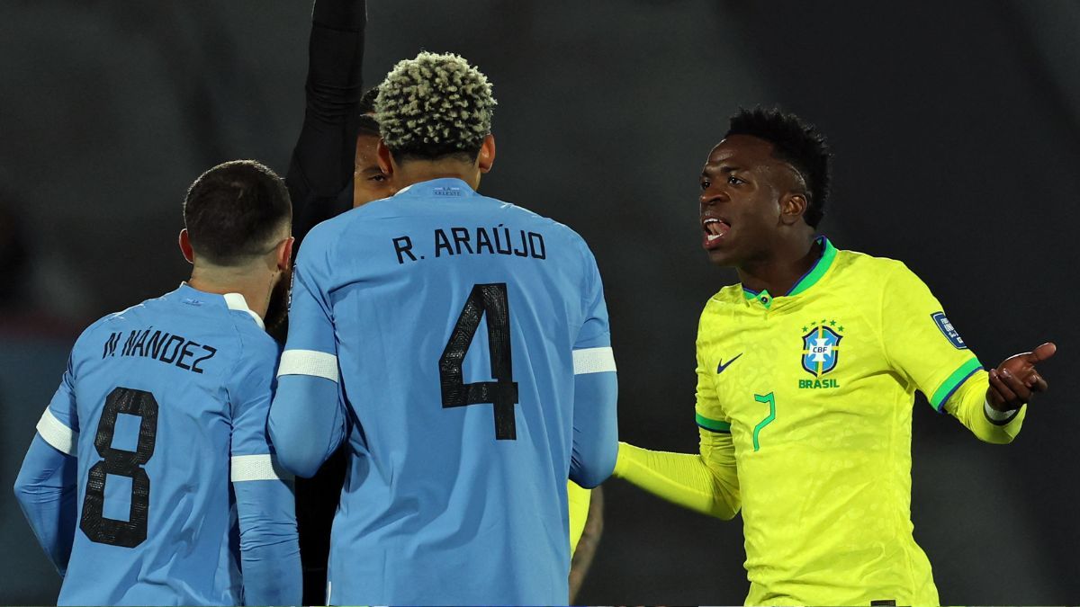 Ronald Araújo y Vinicius Jr en el Uruguay vs Brasil