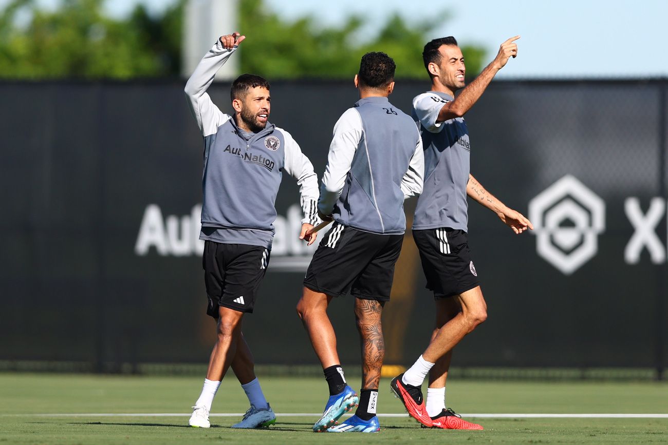 Jordi Alba y Sergio Busquets en un entrenamiento con el Inter Miami