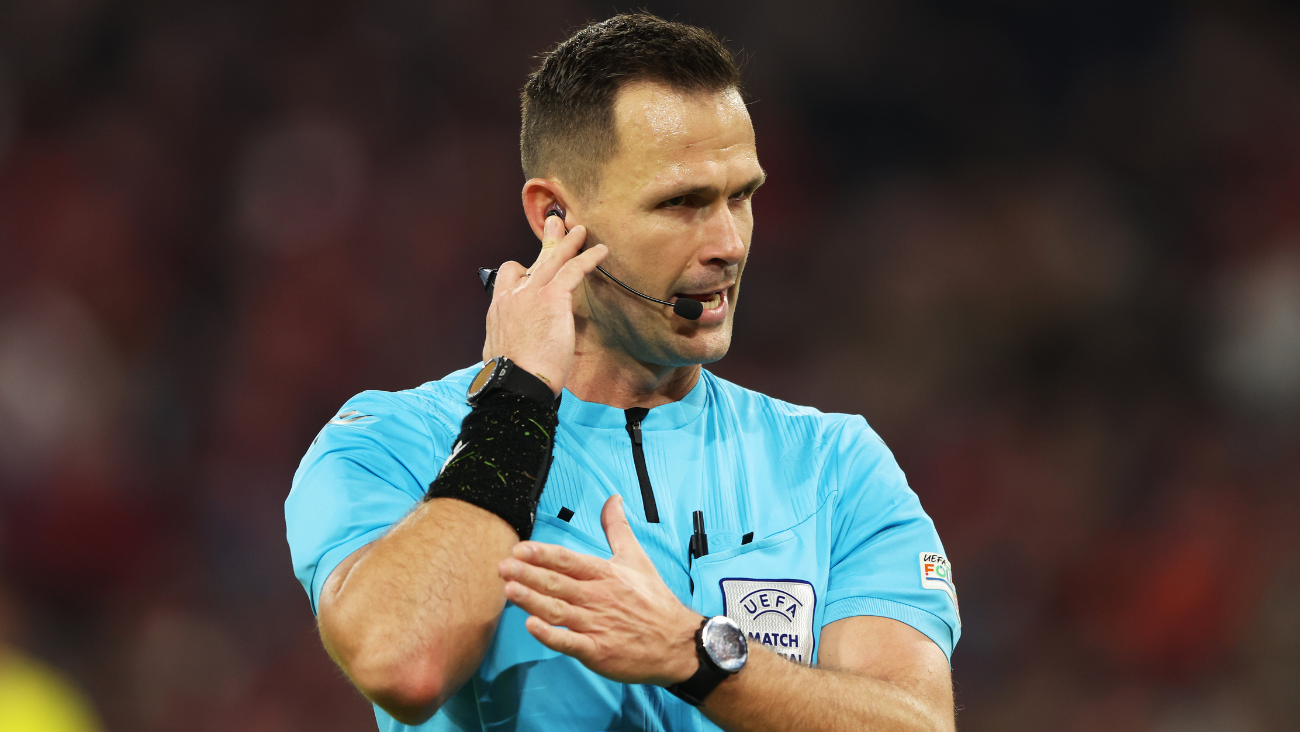 Who is Ivan Kružliak, the referee for Barcelona vs Shakhtar Donetsk,  Champions League 2023/24 - AS USA