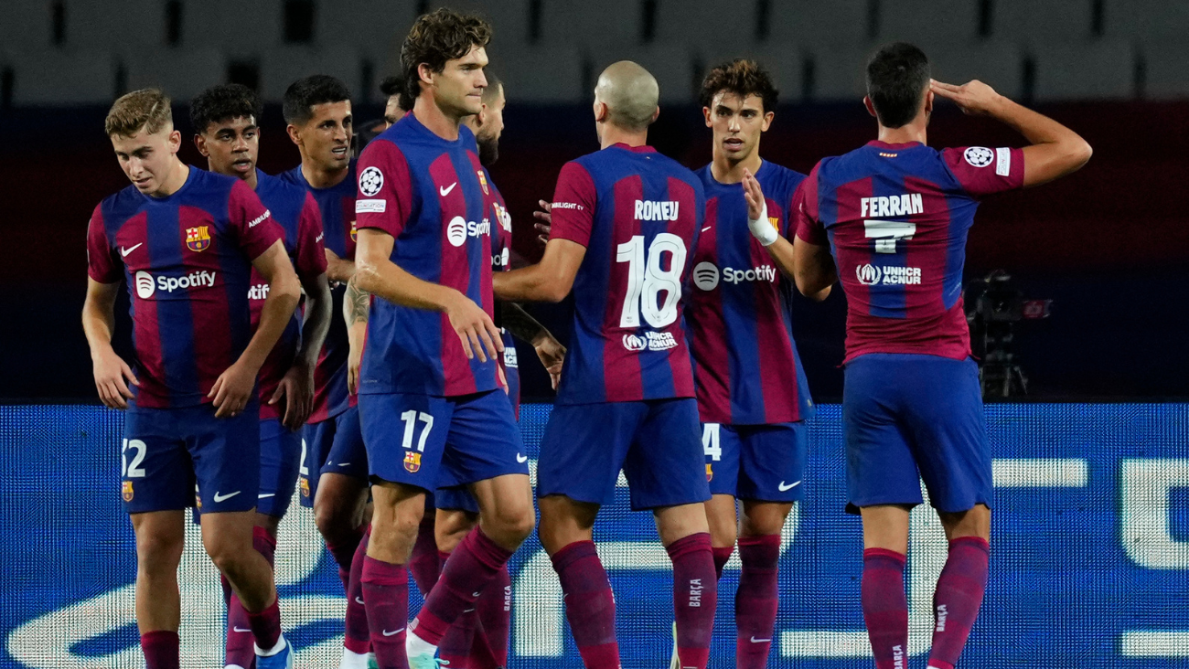 Jugadores del Barça celebrando el gol de Ferran Torres ante el Shakhtar en Champions League