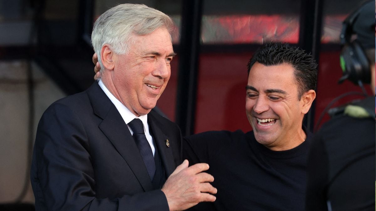 Carlo Ancelotti y Xavi Hernández antes del Clásico de Montjuïc