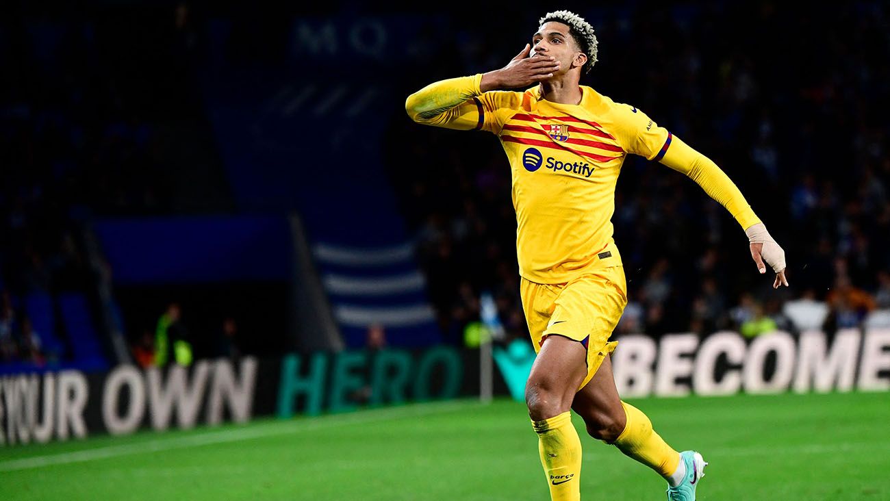 Ronald Araújo festejando su gol ante la Real Sociedad (0-1)