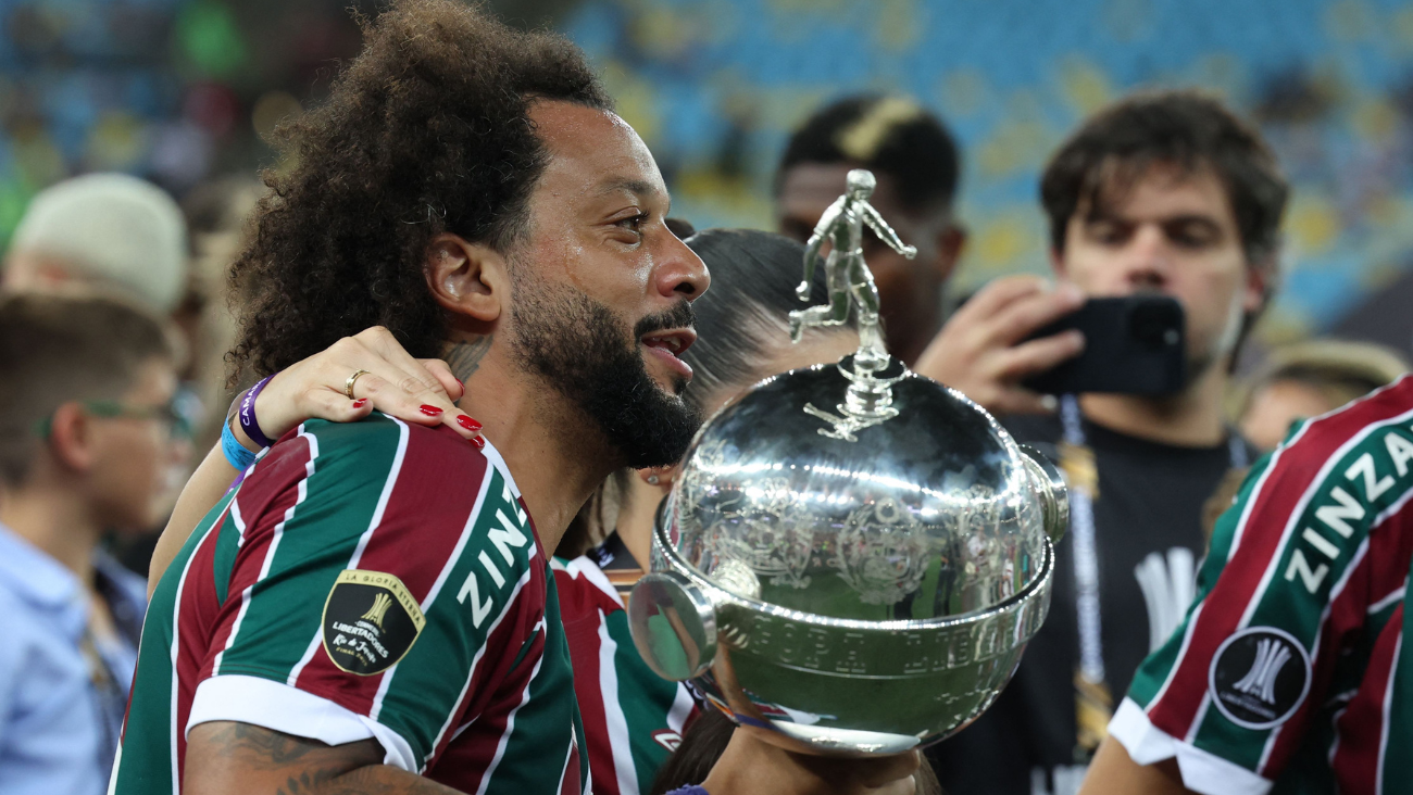 Marcelo en el Maracaná alzando la Copa Libertadores 2023 con el Fluminense
