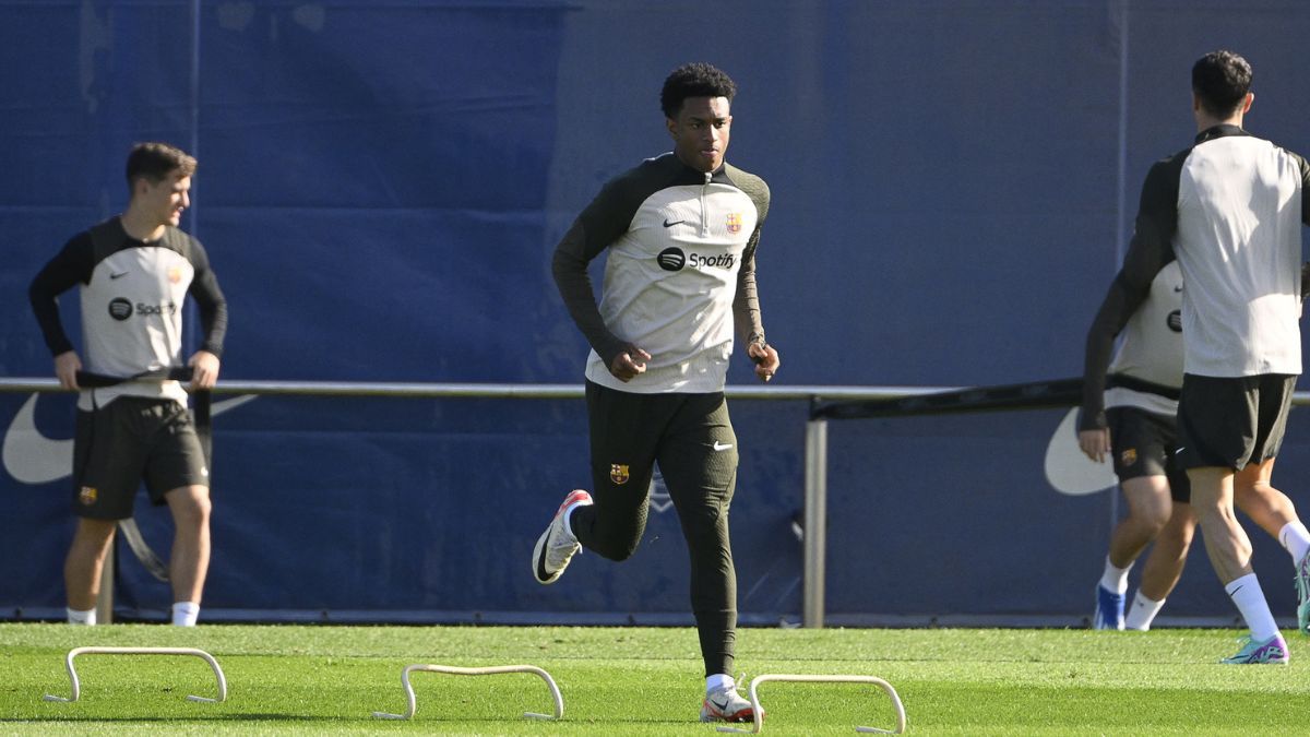 Alejandro Balde en un entrenamiento