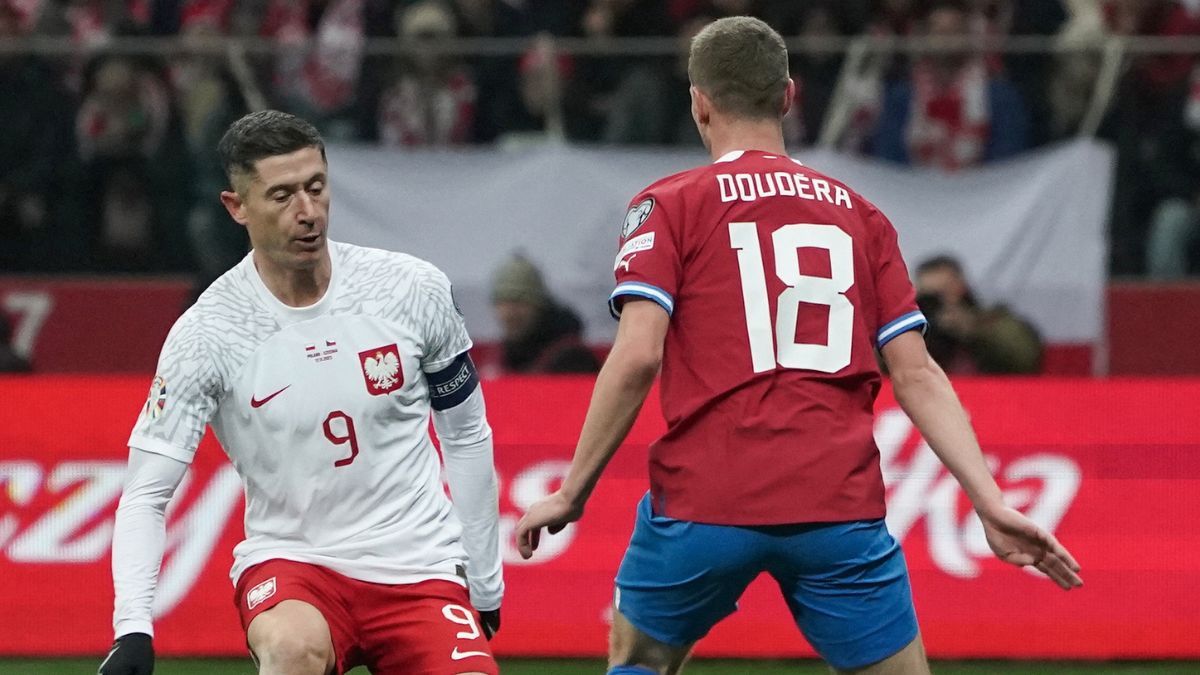 Robert Lewandowski en un partido con Polonia