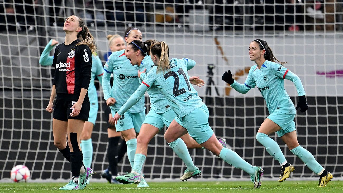 Barça Femení players celebrating one of their goals against Eintracht Frankfurt