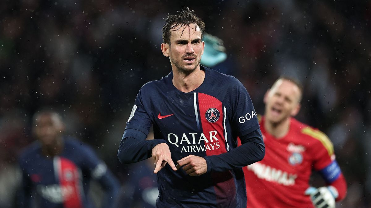 Fabián Ruíz en un partido con el PSG