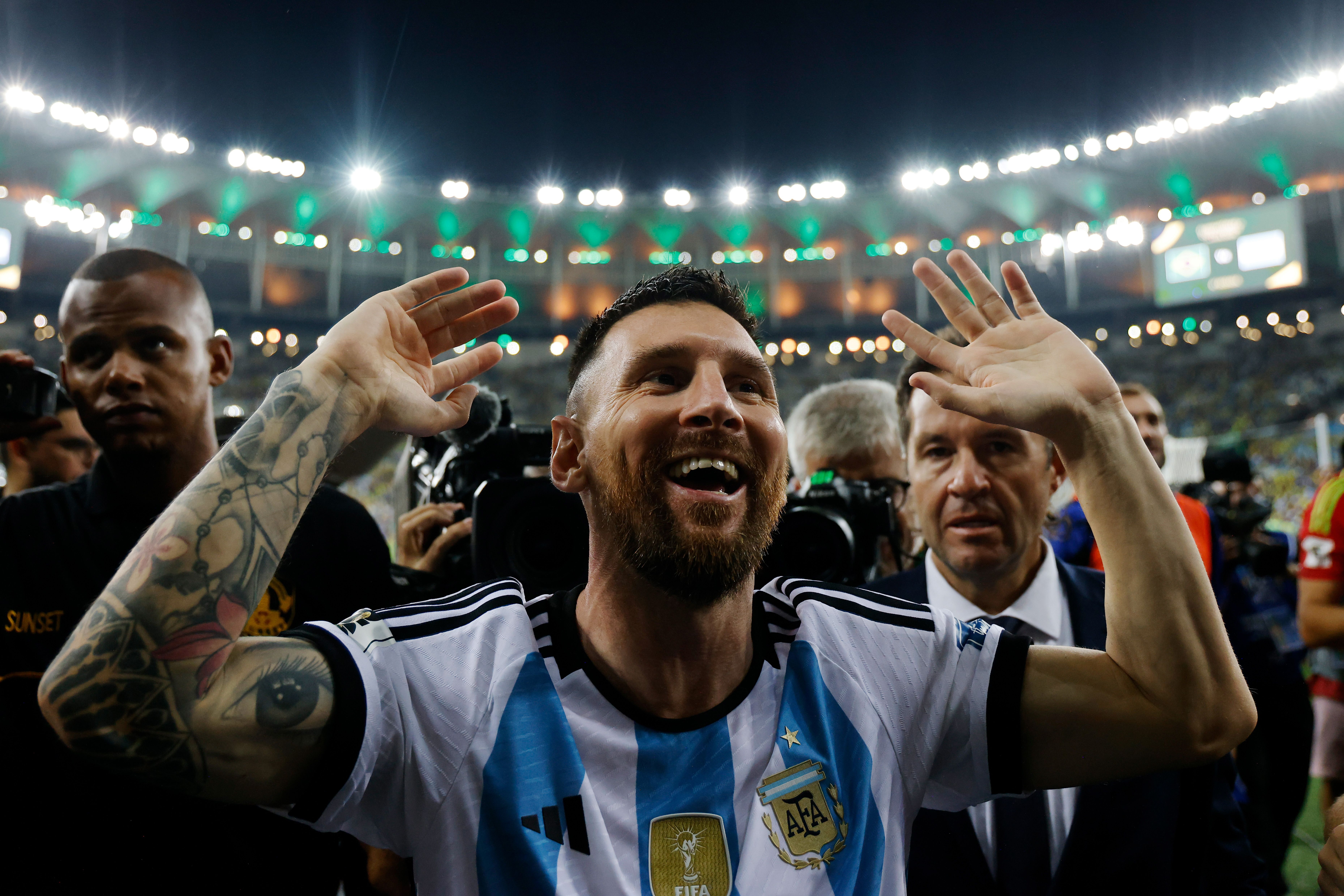Leo Messi celebrando la victoria de Argentina frente Brasil