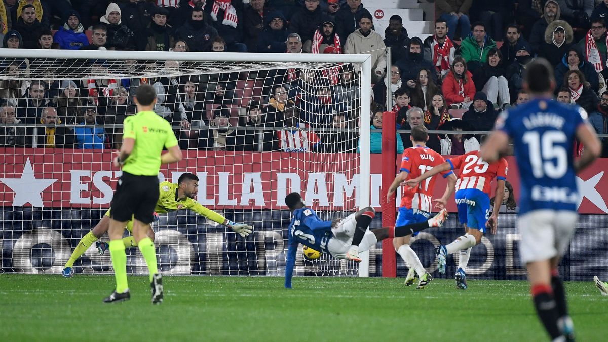 Iñaki Williams anota un gol contra el Girona